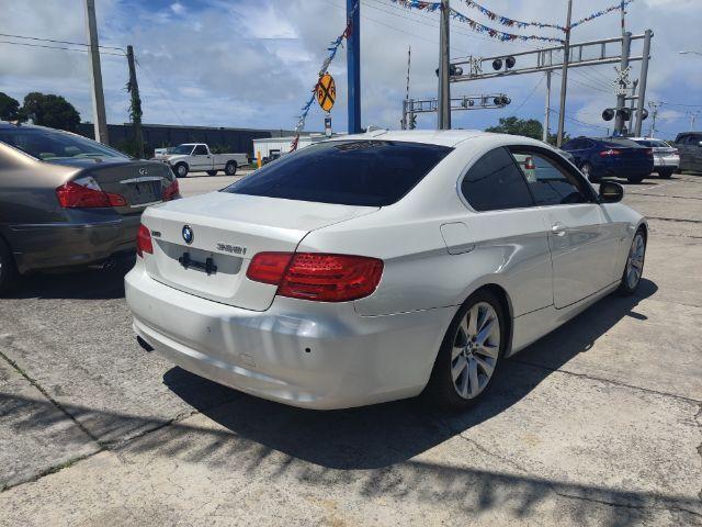 BMW 3-Series - Thumbnail 6