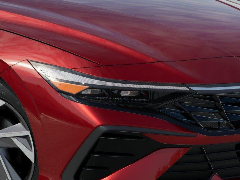 Hyundai Elantra Limited - Thumbnail 10