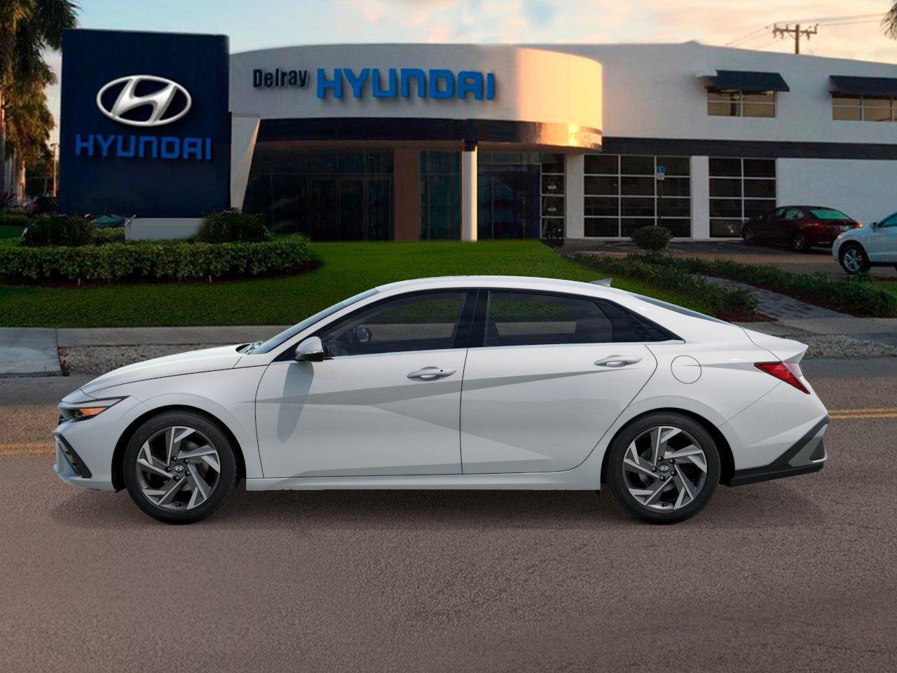 Hyundai Elantra Limited - Thumbnail 4