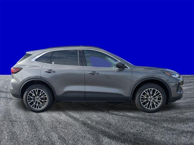 Ford Escape Plug-In Hybrid - Thumbnail 4
