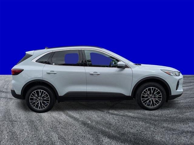 Ford Escape Plug-In Hybrid - Thumbnail 5