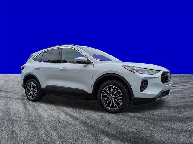 Ford Escape Plug-In Hybrid - Thumbnail 4