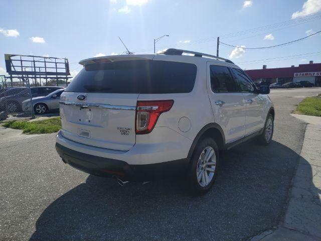 Ford Explorer - Thumbnail 5