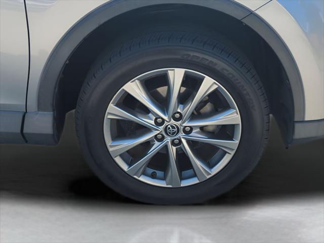 Toyota Rav4 Limited Fwd Suv - Thumbnail 19