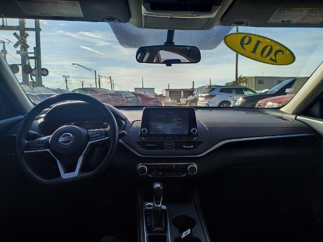 Nissan Altima - Thumbnail 12