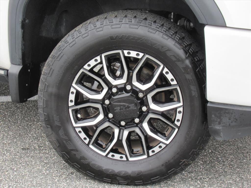 Gmc Sierra 2500 Hd Denali Four Wheel Drive Crew Cab - Thumbnail 11