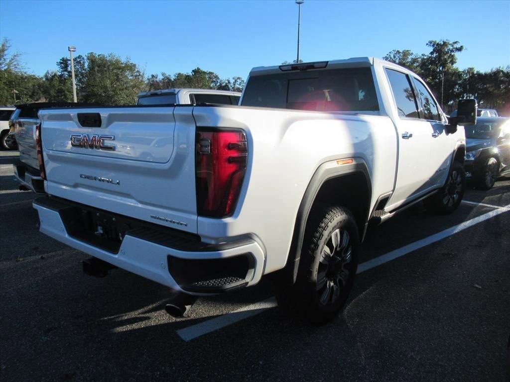 Gmc Sierra 2500 Hd Denali Four Wheel Drive Crew Cab - Thumbnail 5