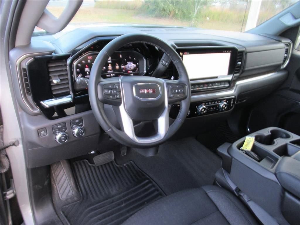 Gmc Sierra 1500 Elevation Four Wheel Drive Crew Cab - Thumbnail 17