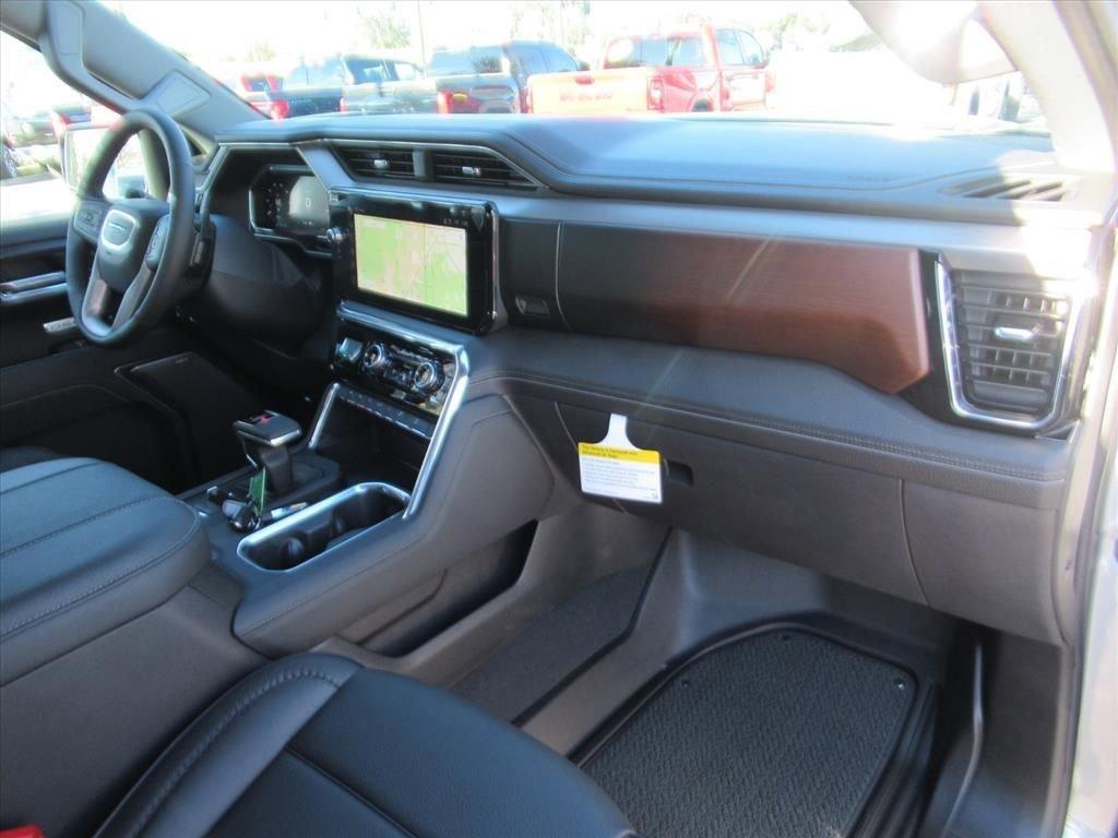 Gmc Sierra 1500 Denali Four Wheel Drive Crew Cab - Thumbnail 12