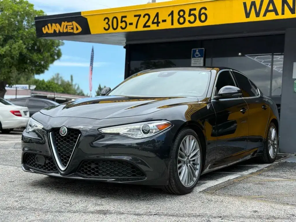 Alfa Romeo Giulia Ti Sedan 4D - View 1
