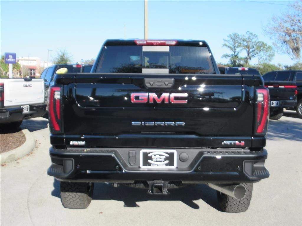 Gmc Sierra 2500 Hd At4 Four Wheel Drive Crew Cab - Thumbnail 6