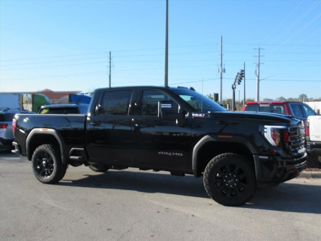 Gmc Sierra 2500 Hd At4 Four Wheel Drive Crew Cab - Thumbnail 3