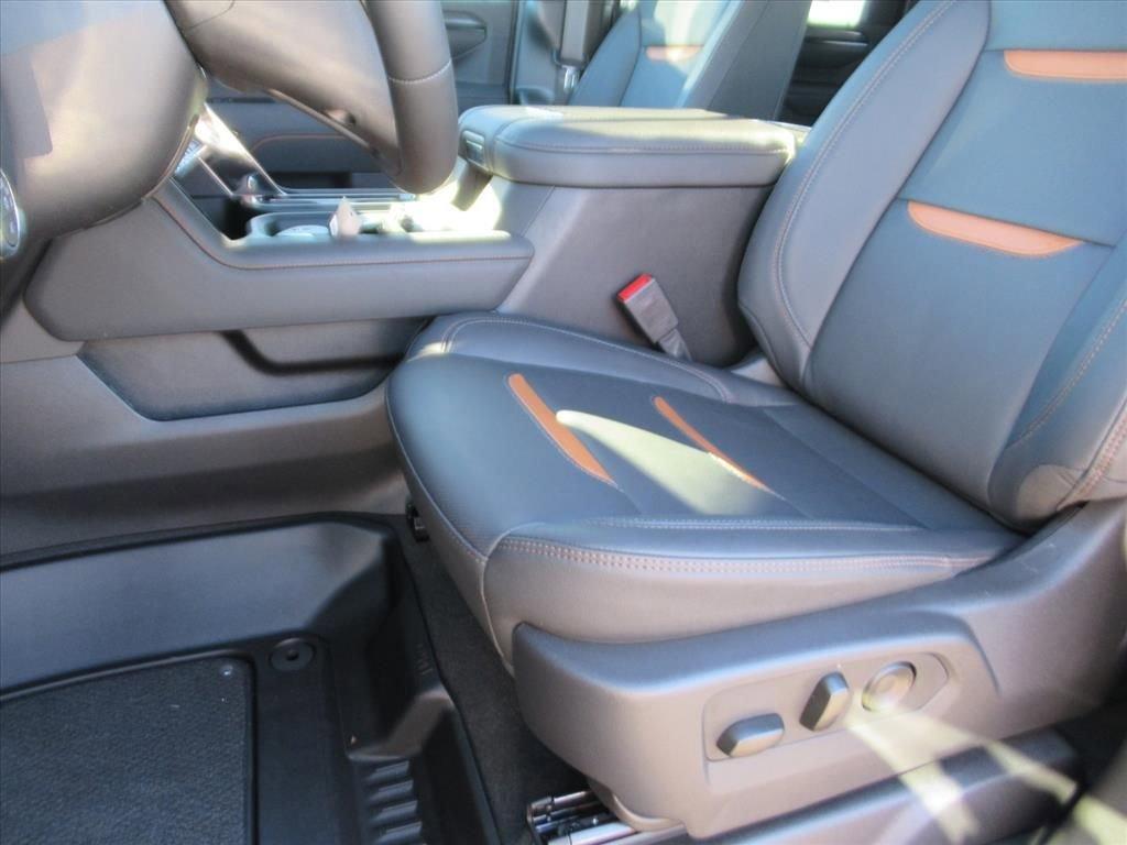 Gmc Sierra 2500 Hd At4 Four Wheel Drive Crew Cab - Thumbnail 18