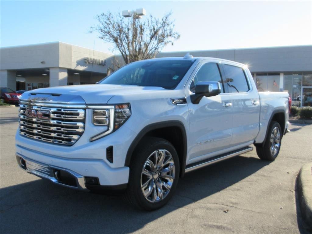 Gmc Sierra 1500 Denali Four Wheel Drive Crew Cab - Thumbnail 4