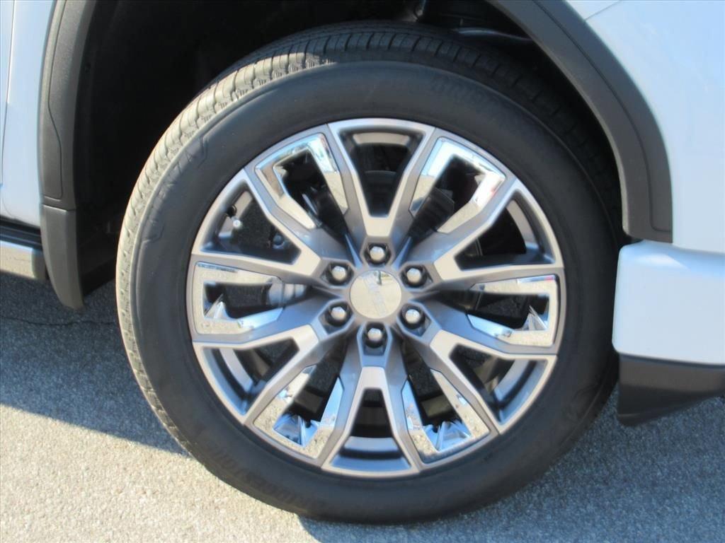 Gmc Sierra 1500 Denali Four Wheel Drive Crew Cab - Thumbnail 9