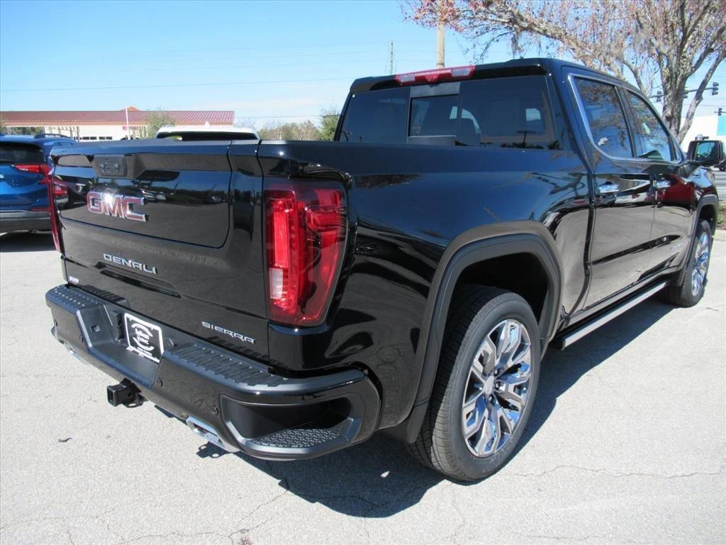Gmc Sierra 1500 Denali Four Wheel Drive Crew Cab - Thumbnail 7
