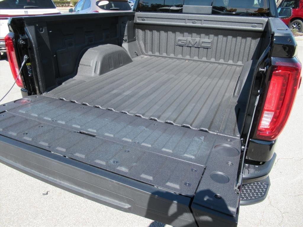 Gmc Sierra 1500 Denali Four Wheel Drive Crew Cab - Thumbnail 9