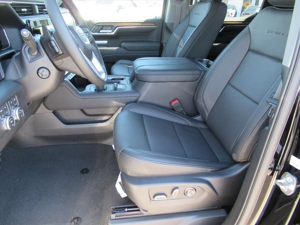 Gmc Sierra 1500 Denali Four Wheel Drive Crew Cab - Thumbnail 18