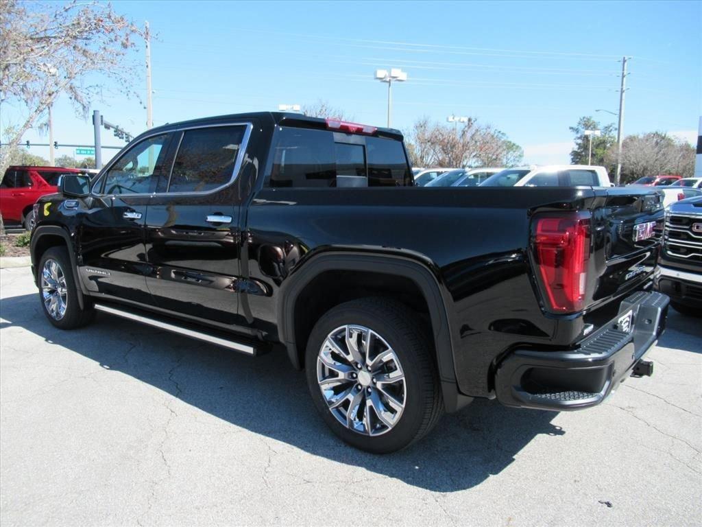 Gmc Sierra 1500 Denali Four Wheel Drive Crew Cab - Thumbnail 5