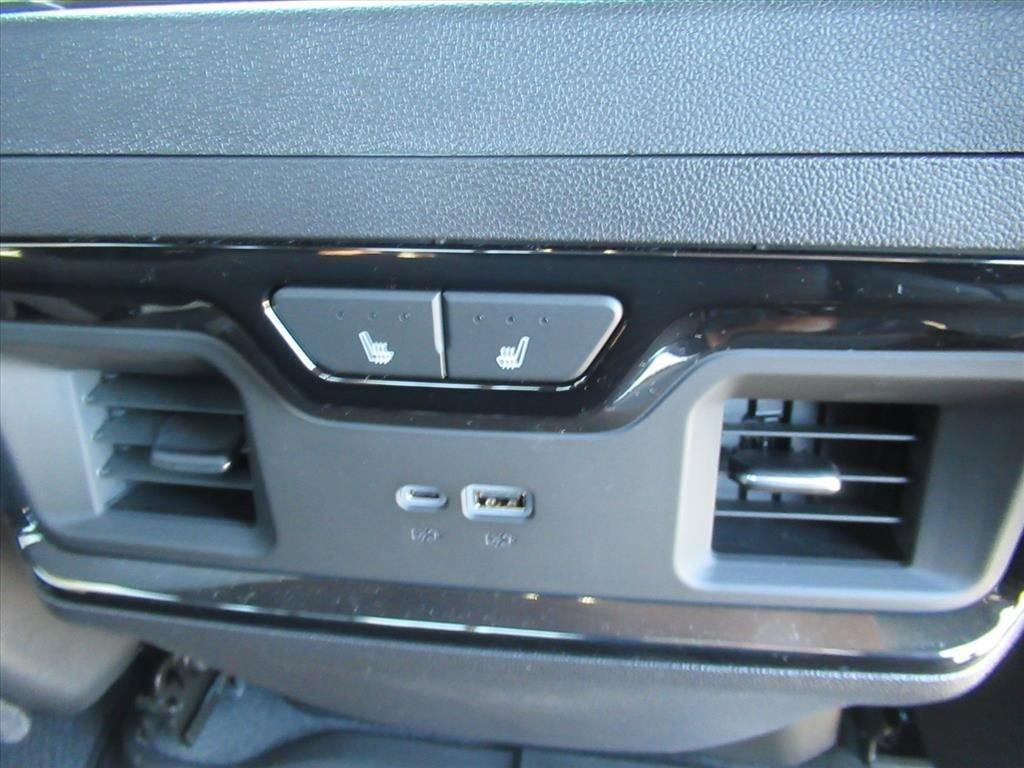 Gmc Sierra 1500 At4X Four Wheel Drive Crew Cab - Thumbnail 18