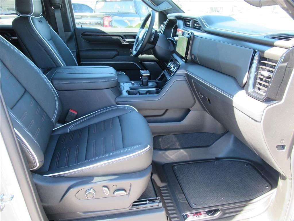 Gmc Sierra 1500 At4X Four Wheel Drive Crew Cab - Thumbnail 12