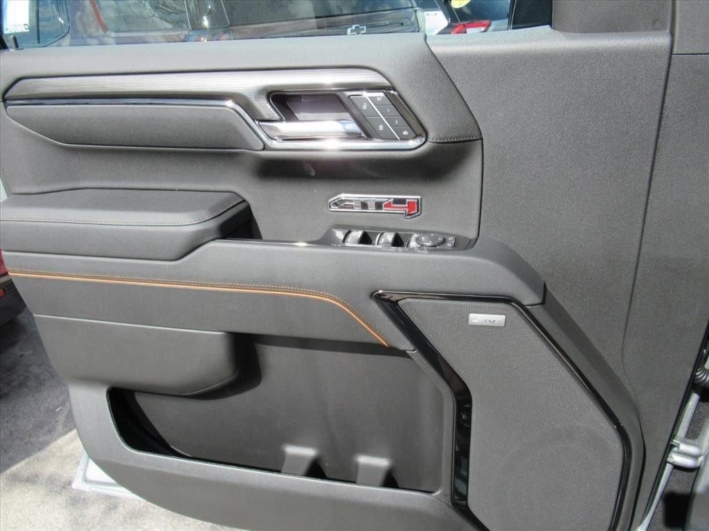Gmc Sierra 1500 At4 Four Wheel Drive Crew Cab - Thumbnail 18