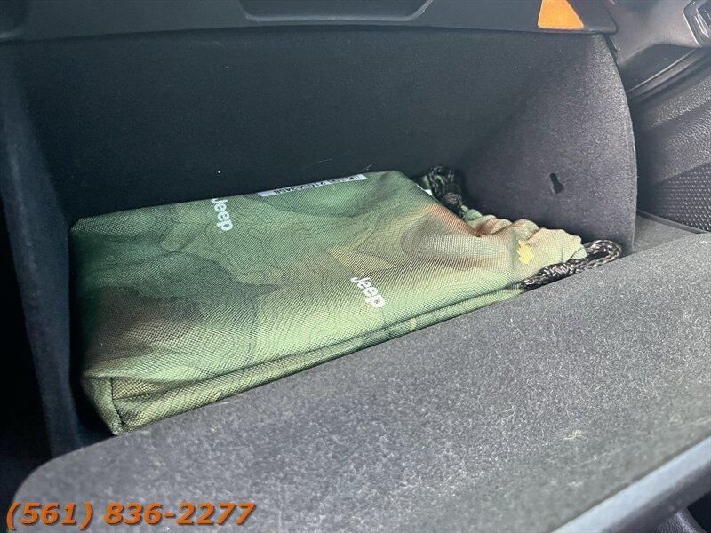 Jeep Grand Cherokee Laredo E - Thumbnail 13