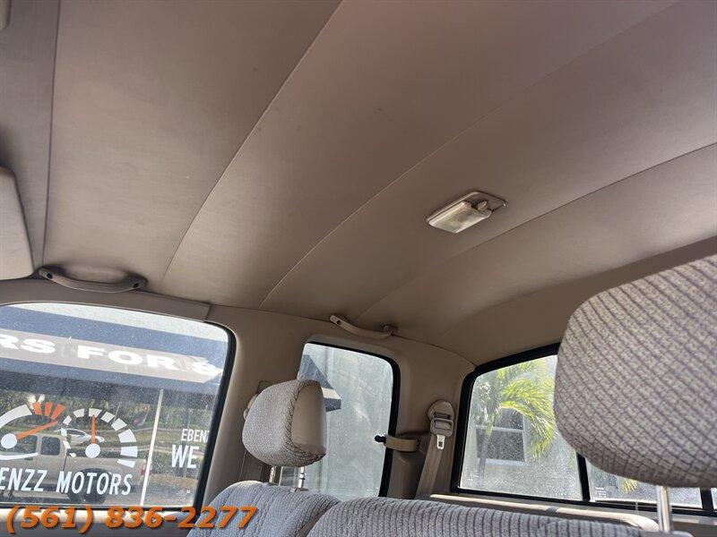 Toyota T100 Dx - Thumbnail 12