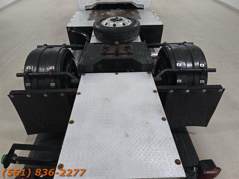 Chevrolet Silverado 6500 - Thumbnail 16