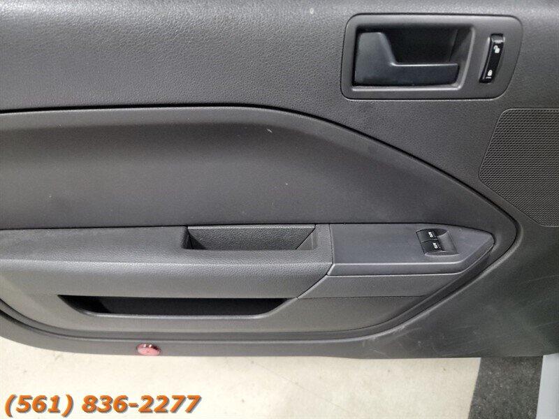 Ford Mustang V6 Deluxe - Thumbnail 9