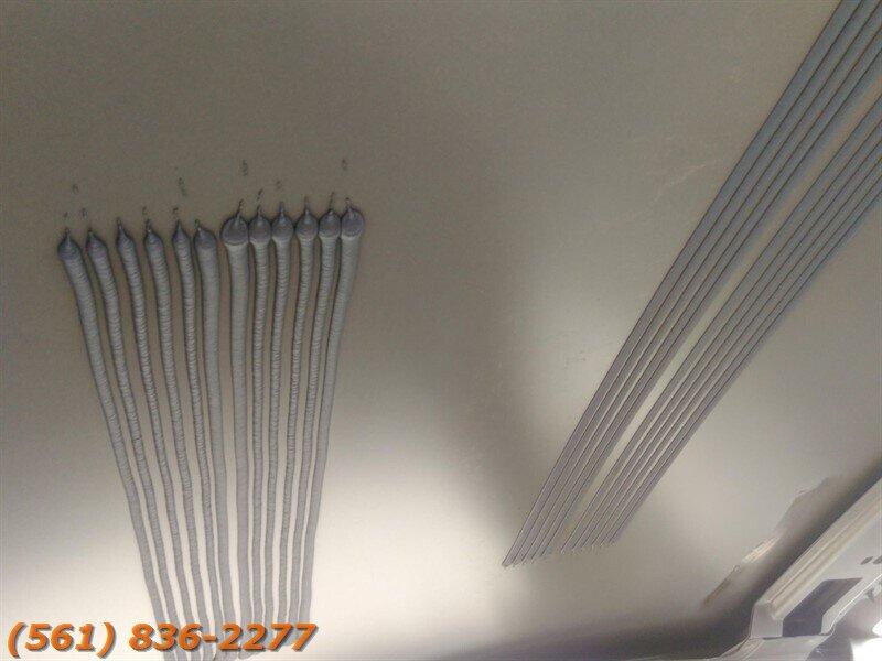 Ford Mustang V6 Deluxe - Thumbnail 17