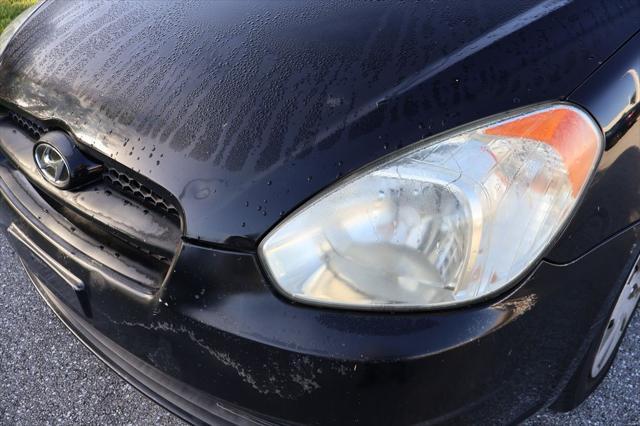 Hyundai Accent - Thumbnail 3