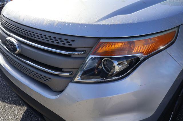 Ford Explorer Base - Thumbnail 3