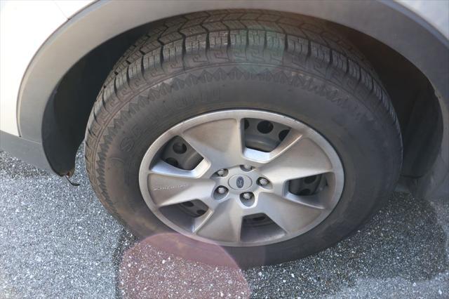 Ford Explorer Base - Thumbnail 4