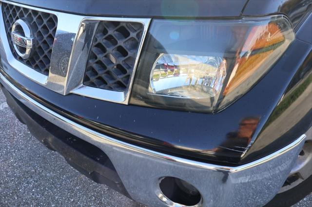 Nissan Frontier Se - Thumbnail 3