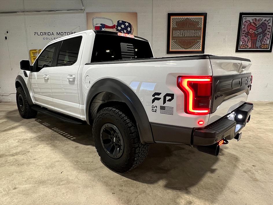 Ford F-150 Raptor - Thumbnail 5