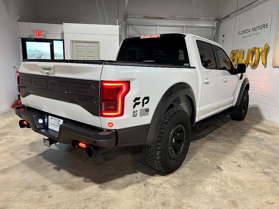Ford F-150 Raptor - Thumbnail 4