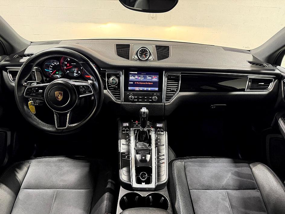 Porsche Macan - Thumbnail 3