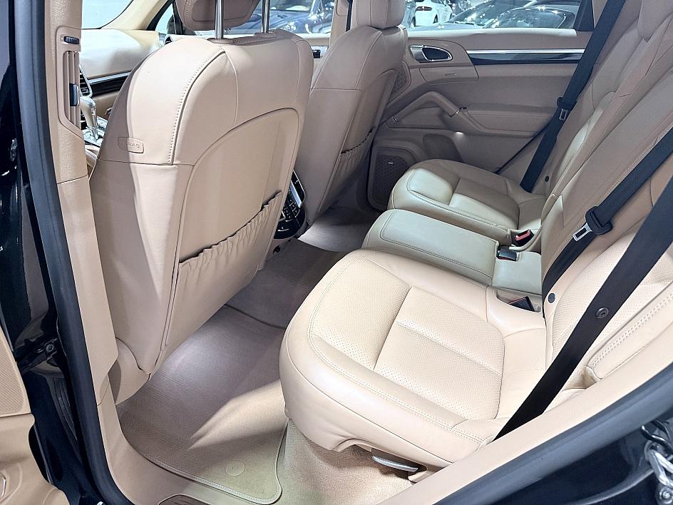 Porsche Cayenne - Thumbnail 10