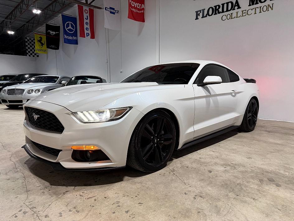 Ford Mustang Ecoboost - View 1