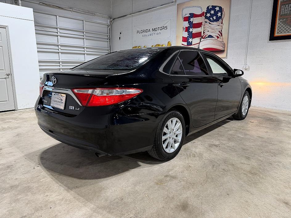 Toyota Camry Hybrid Le - Thumbnail 4