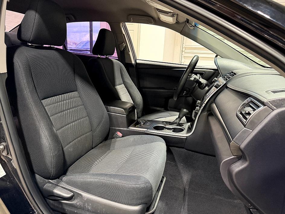 Toyota Camry Hybrid Le - Thumbnail 8