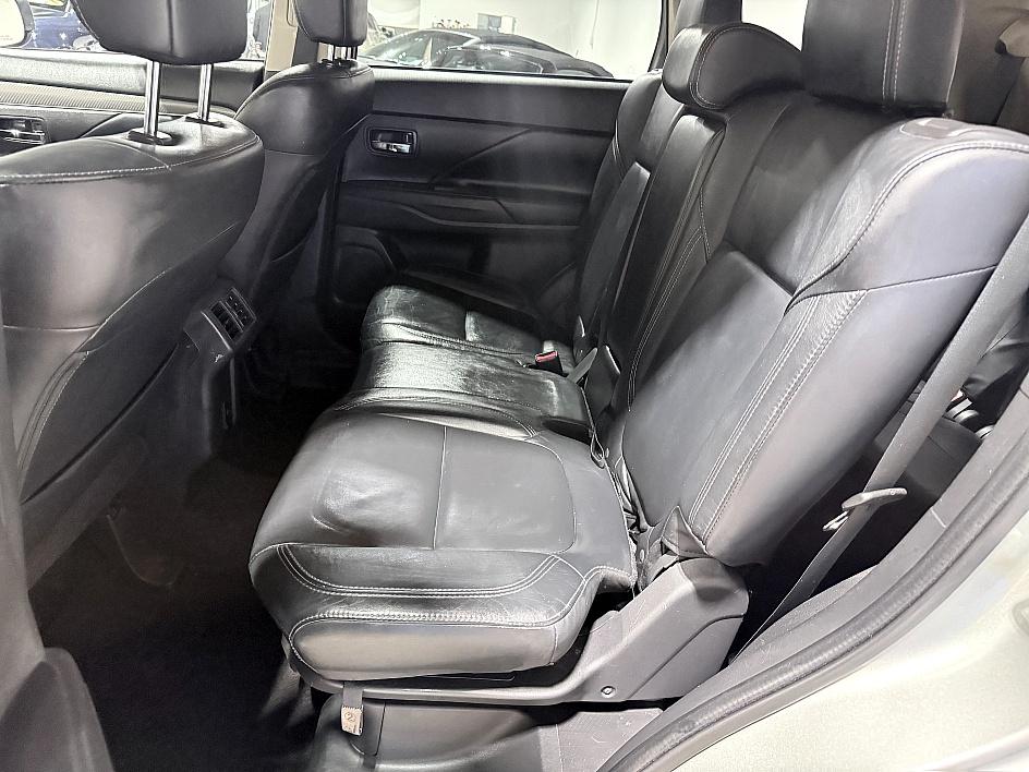 Mitsubishi Outlander Se - Thumbnail 9