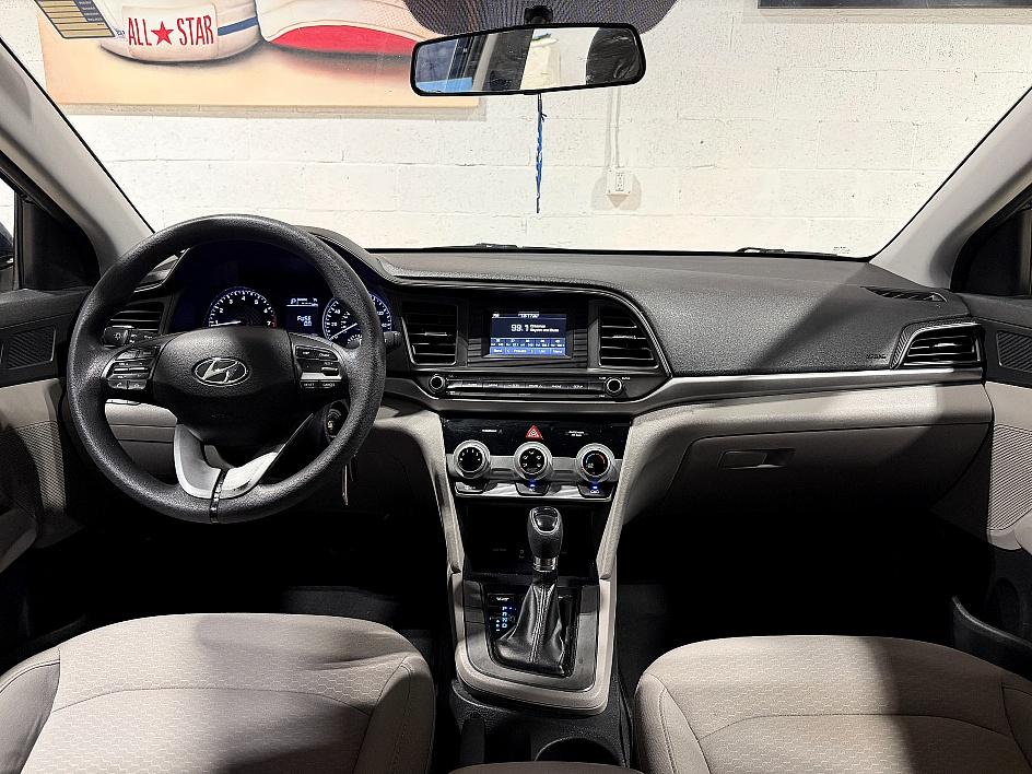 Hyundai Elantra Se - Thumbnail 3