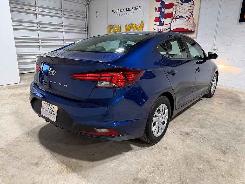 Hyundai Elantra Se - Thumbnail 4