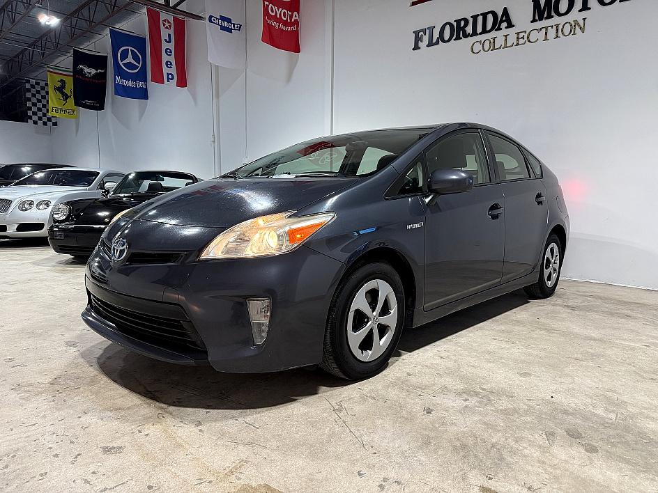 Toyota Prius Two - View 1