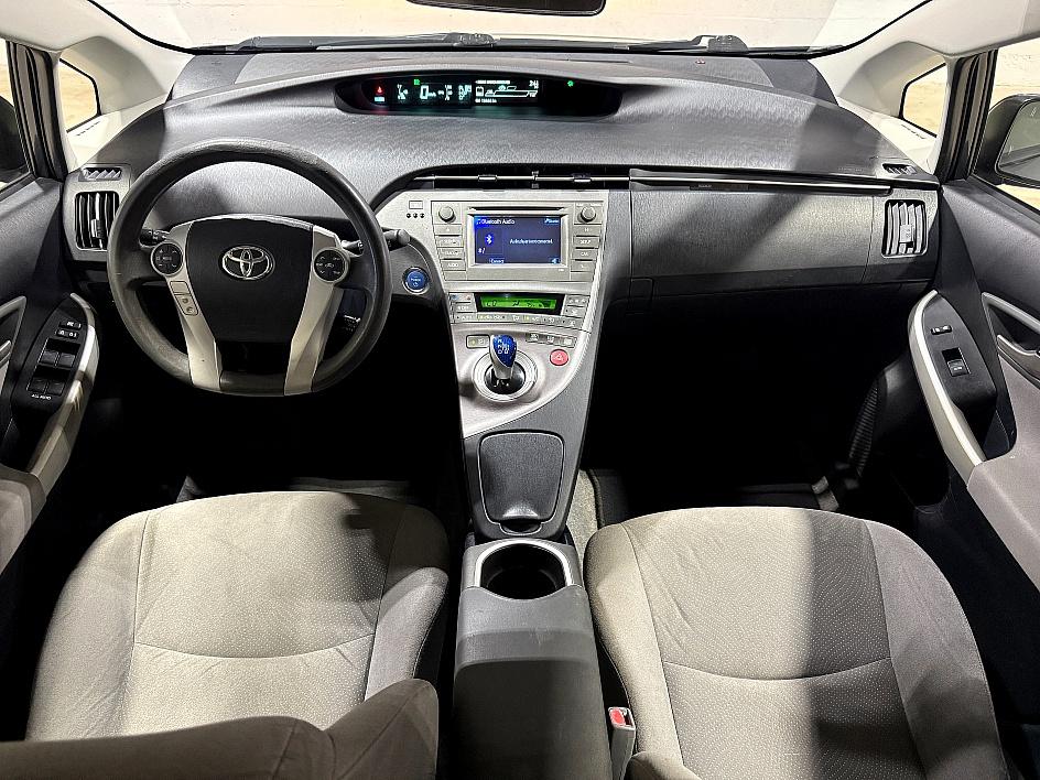 Toyota Prius Two - Thumbnail 3