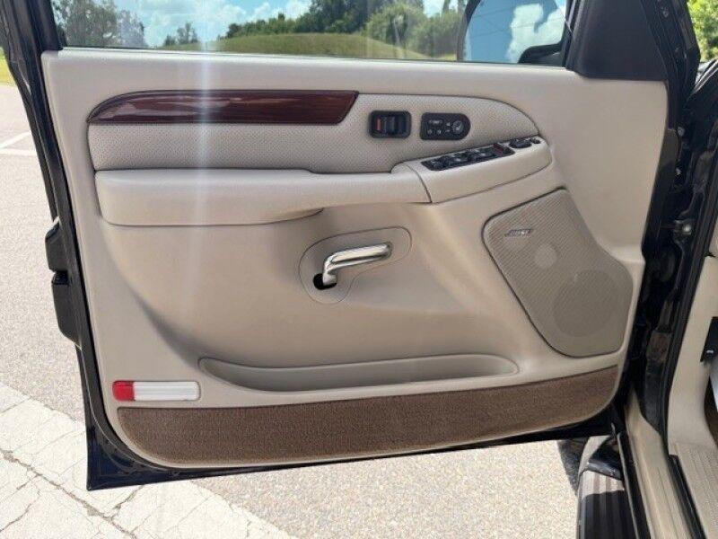 Cadillac ESCALADE - Thumbnail 11