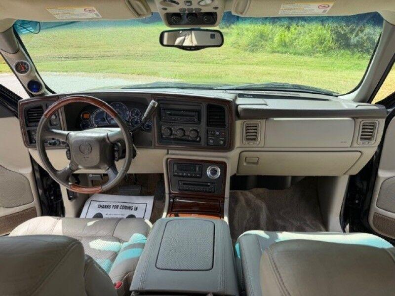 Cadillac ESCALADE - Thumbnail 17