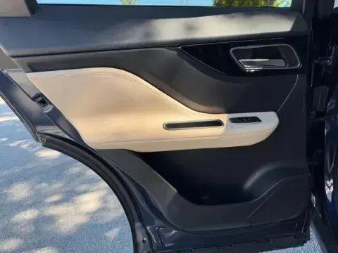 Jaguar F-Pace 35T Premium Sport Utility 4D - Thumbnail 6